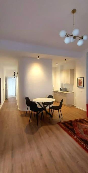 Elegant Terrance In St Peter Apartment Rom